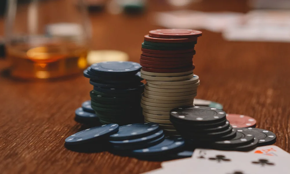 Playing cards and table setup for the bet22 Andar Bahar guide